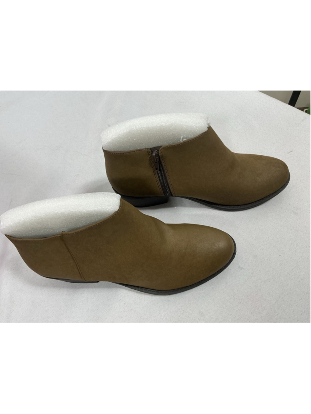 Womans New In Box Soda Massen Ankle Boots Size 6 Chocolate Color - Picture 2 of 6